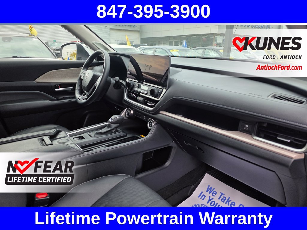Used 2024 Toyota Grand Highlander AWD image 40