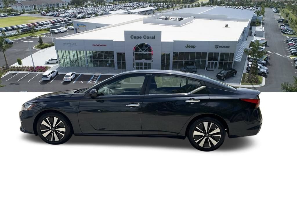 Used 2022 Nissan Altima 2.5 SV FWD image 9