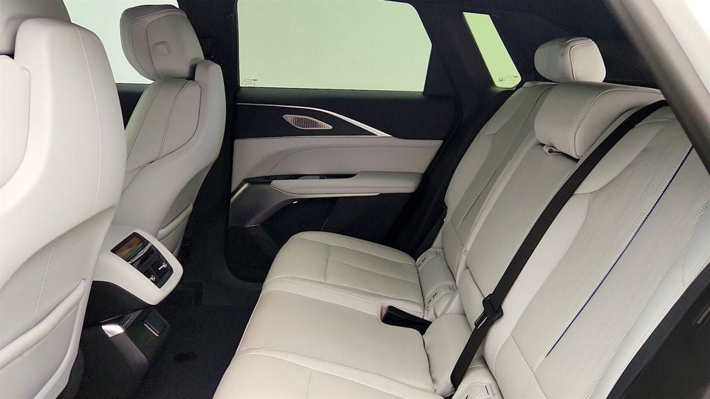 Used 2024 Cadillac Lyriq Sport RWD image 21