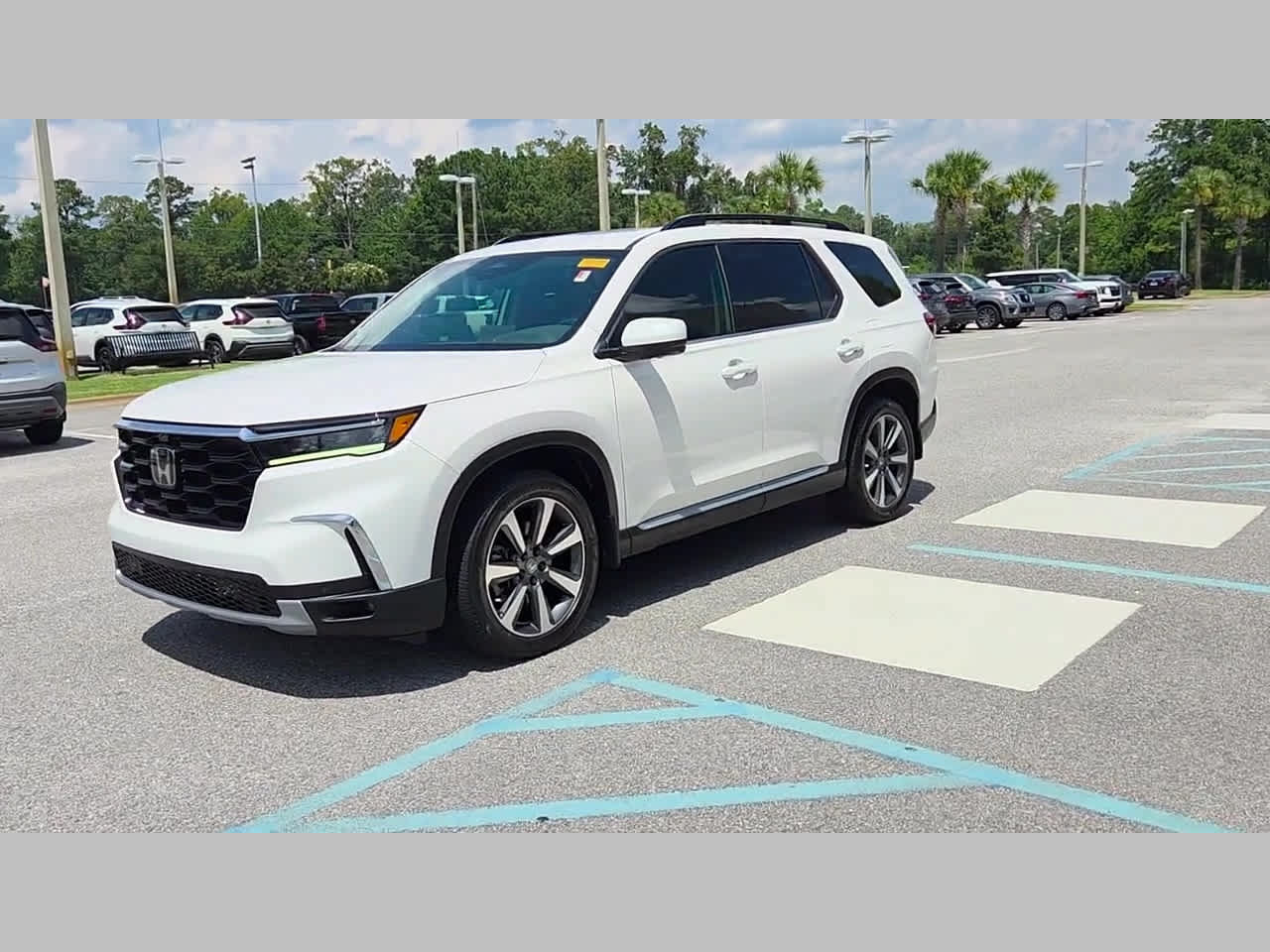 Used 2025 Honda Pilot Elite image 23