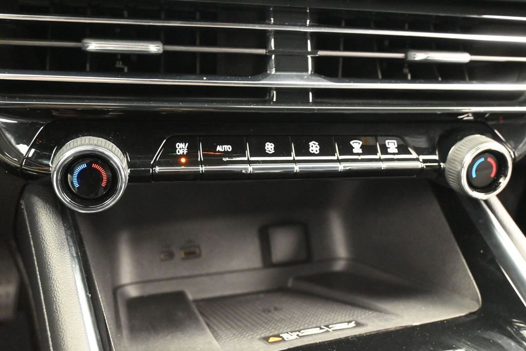 Used 2025 Chevrolet Traverse LT FWD image 21