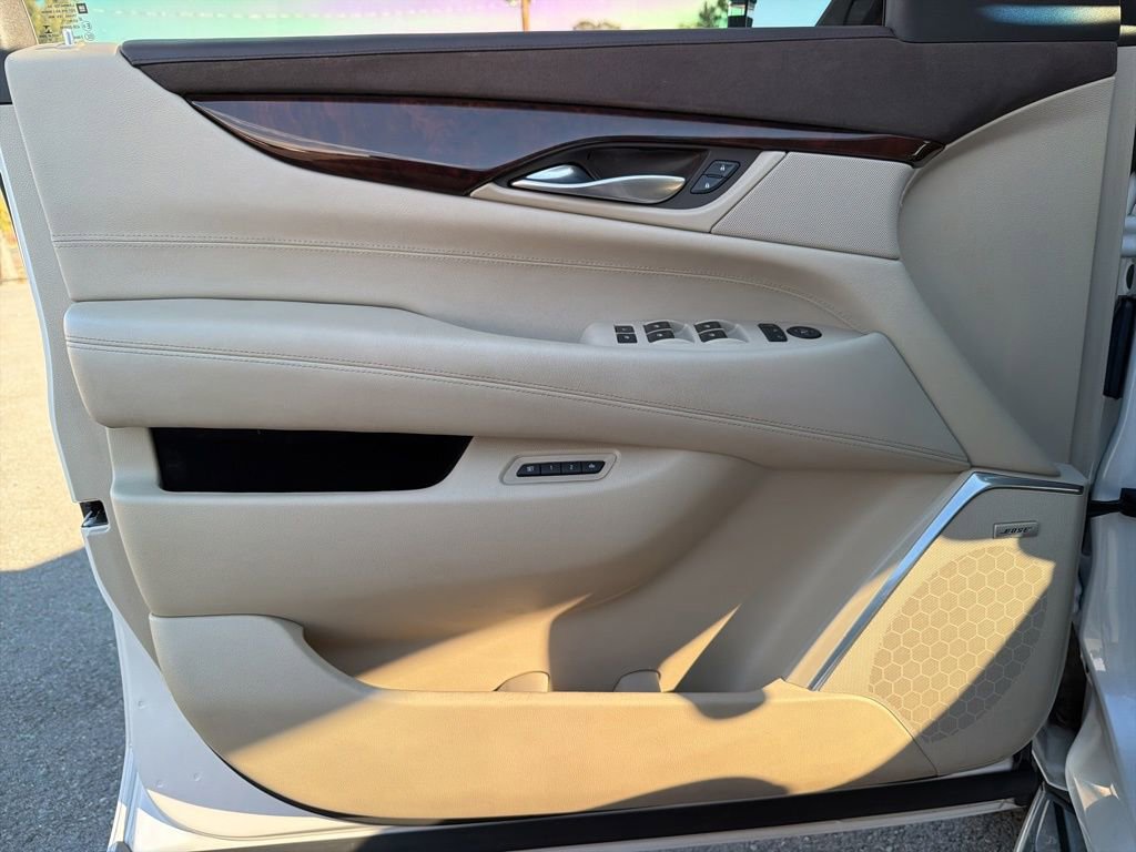 Used 2016 Cadillac Escalade Luxury image 38