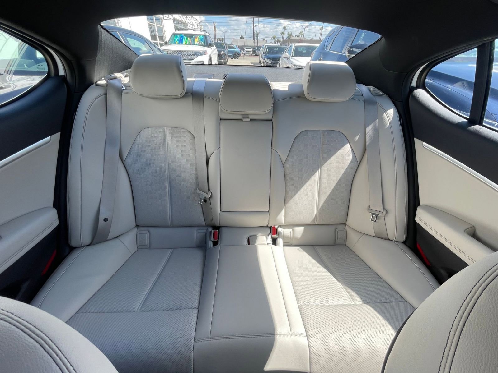 Used 2025 Genesis G70 2.5T image 38