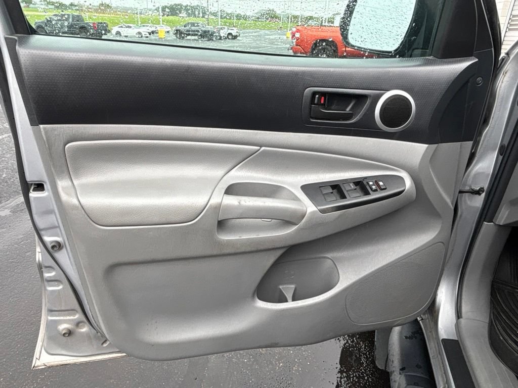 Used 2015 Toyota Tacoma PreRunner w/ SR5 Package RWD image 7