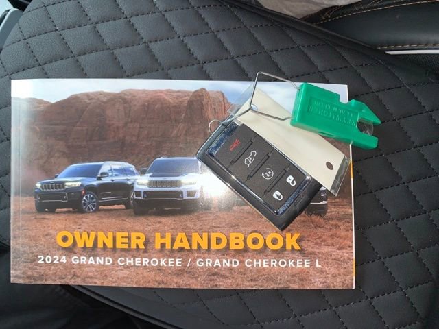 Used 2024 Jeep Grand Cherokee L Summit AWD/4WD image 31