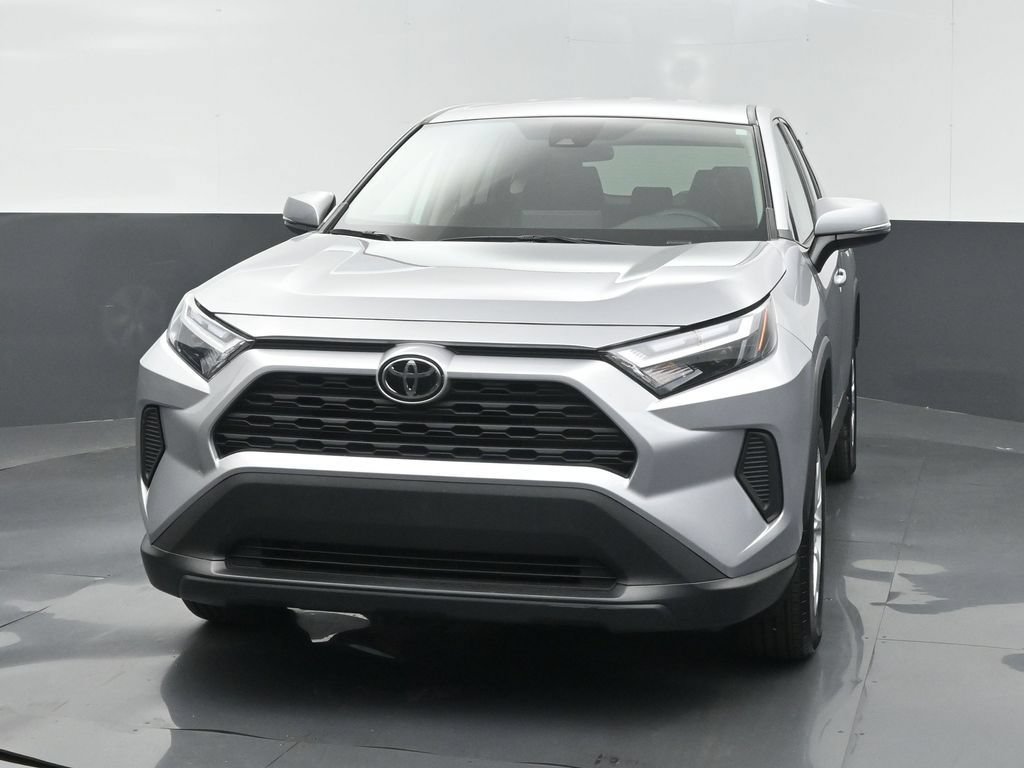 Used 2025 Toyota RAV4 LE AWD/4WD image 2