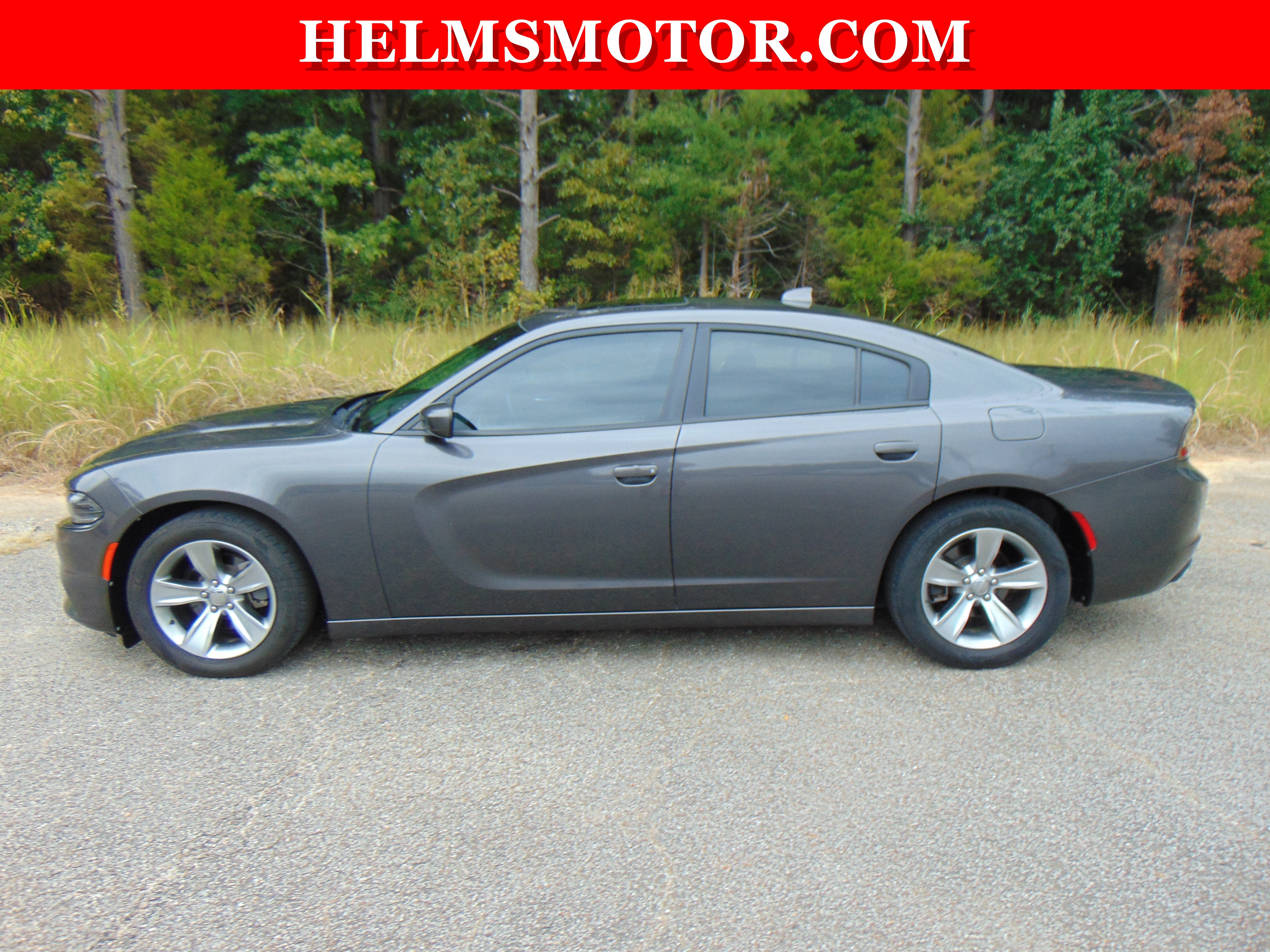 Used 2015 Dodge Charger SXT RWD image 2