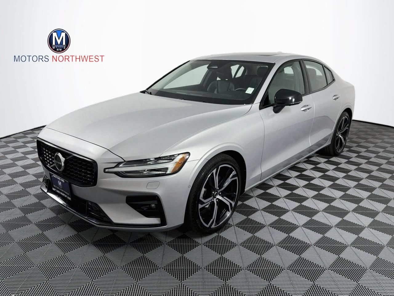 Used 2024 Volvo S60 B5 Plus FWD image 1