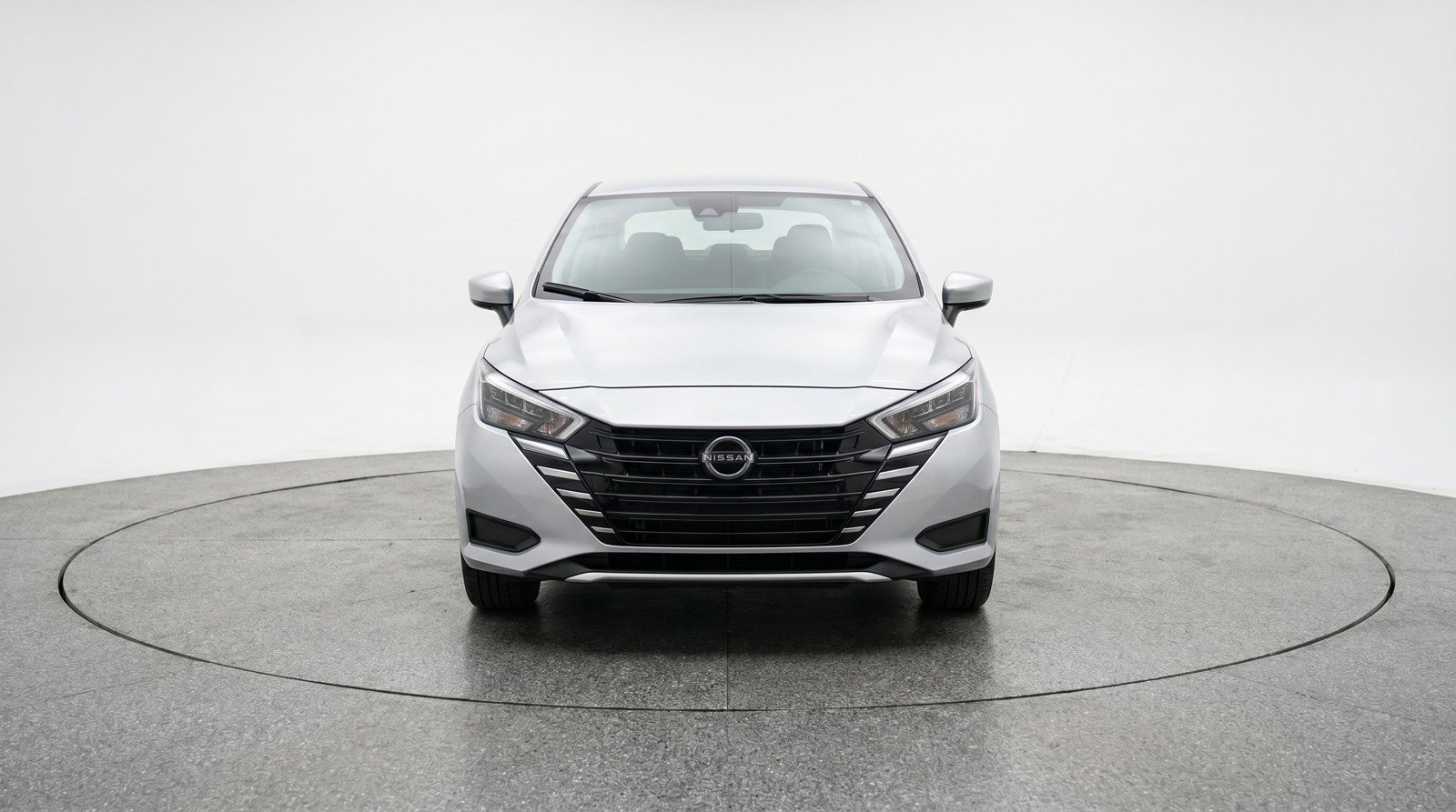 Used 2025 Nissan Versa SV image 2