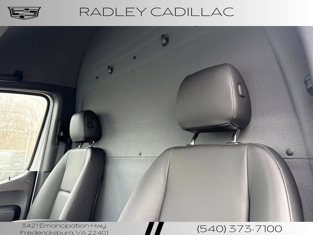 Used 2024 Mercedes-Benz eSprinter 170 Cargo image 2