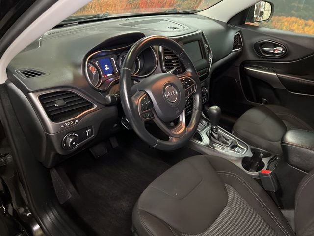 Used 2019 Jeep Cherokee Latitude w/ Cold Weather Group image 23
