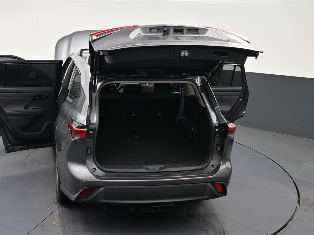 Used 2021 Toyota Highlander L FWD image 31