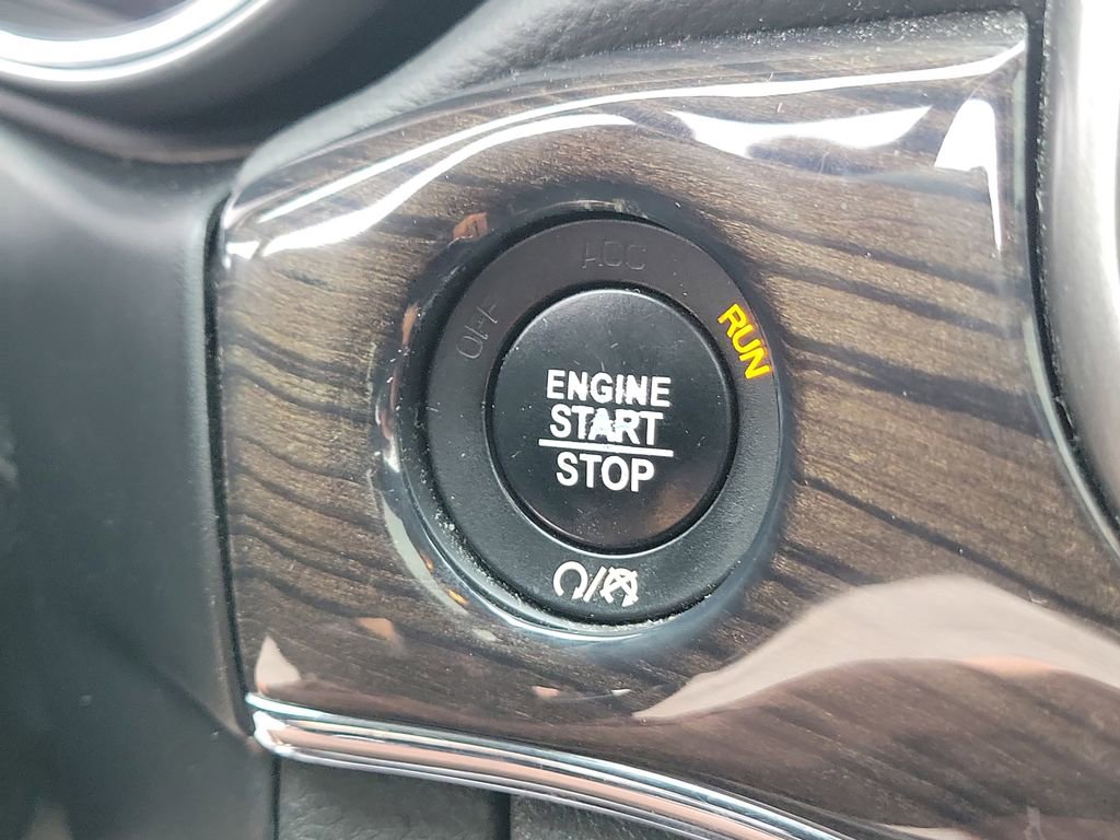 Used 2018 Jeep Grand Cherokee Overland AWD/4WD image 25