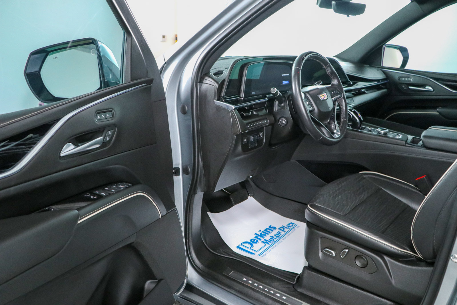 Used 2023 Cadillac Escalade Sport w/ Touring Package AWD/4WD image 3
