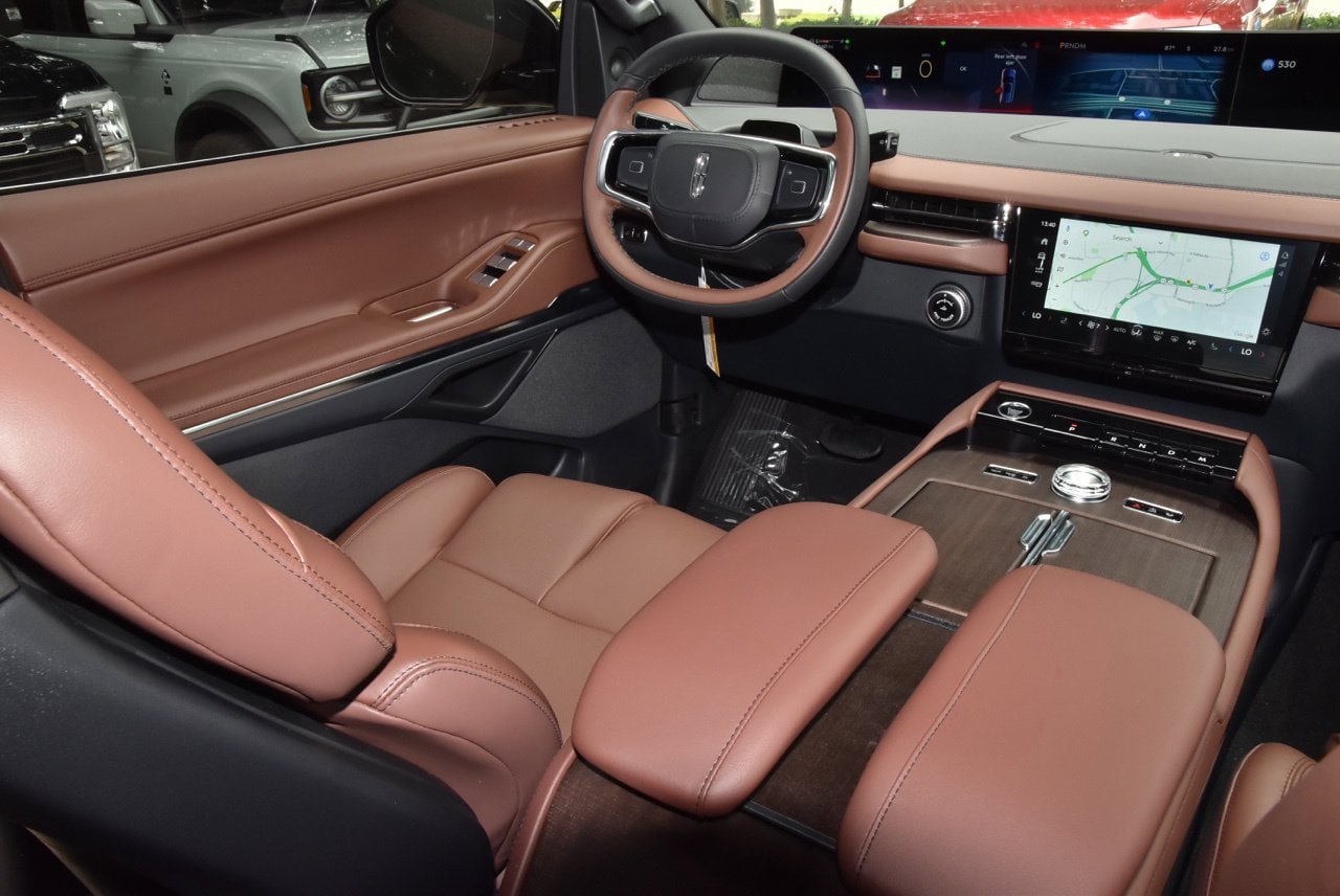 New 2026 Lincoln Navigator Reserve AWD/4WD image 16