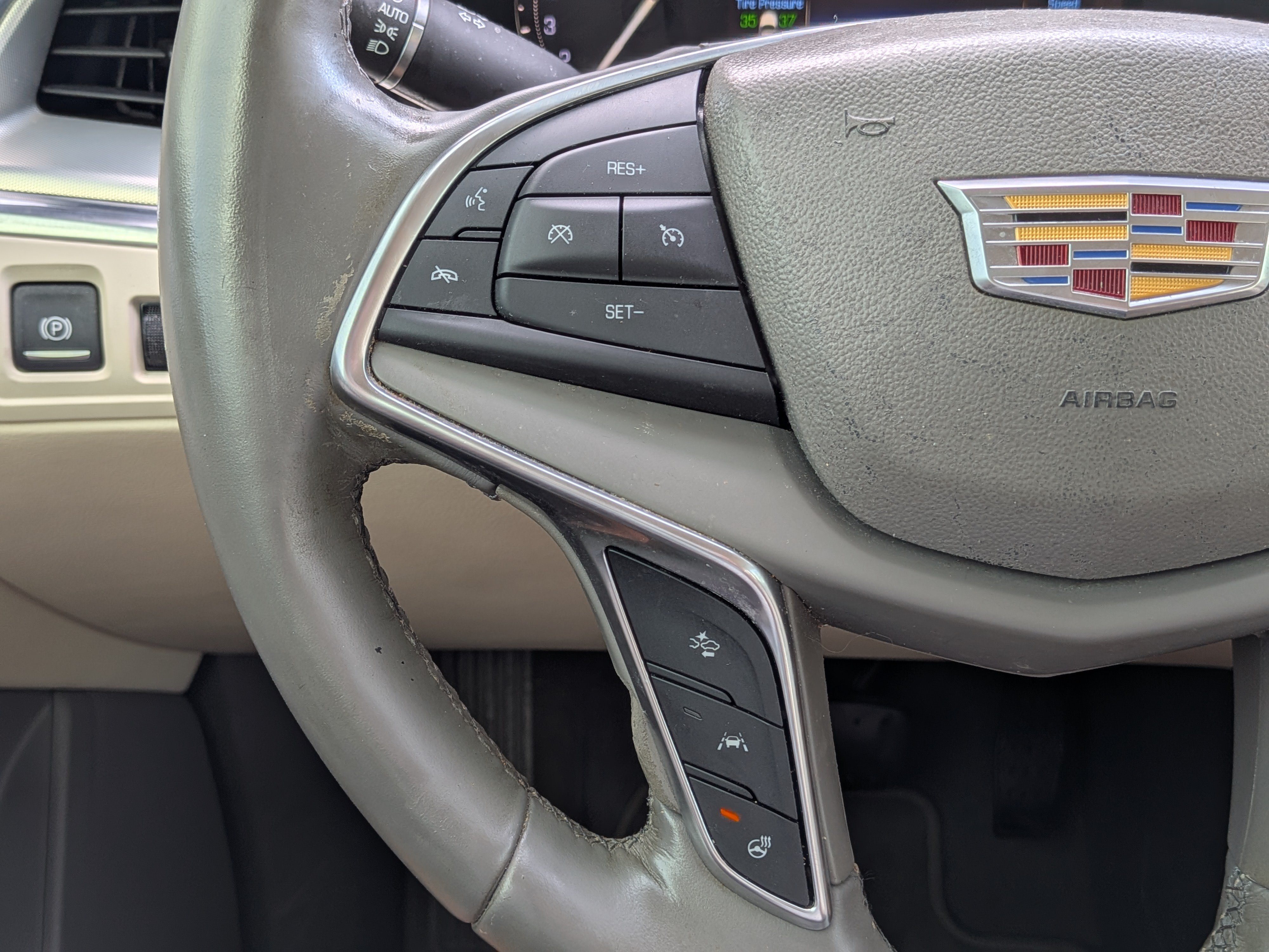 Certified 2018 Cadillac XT5 Luxury w/ Driver Awareness Package FWD image 26