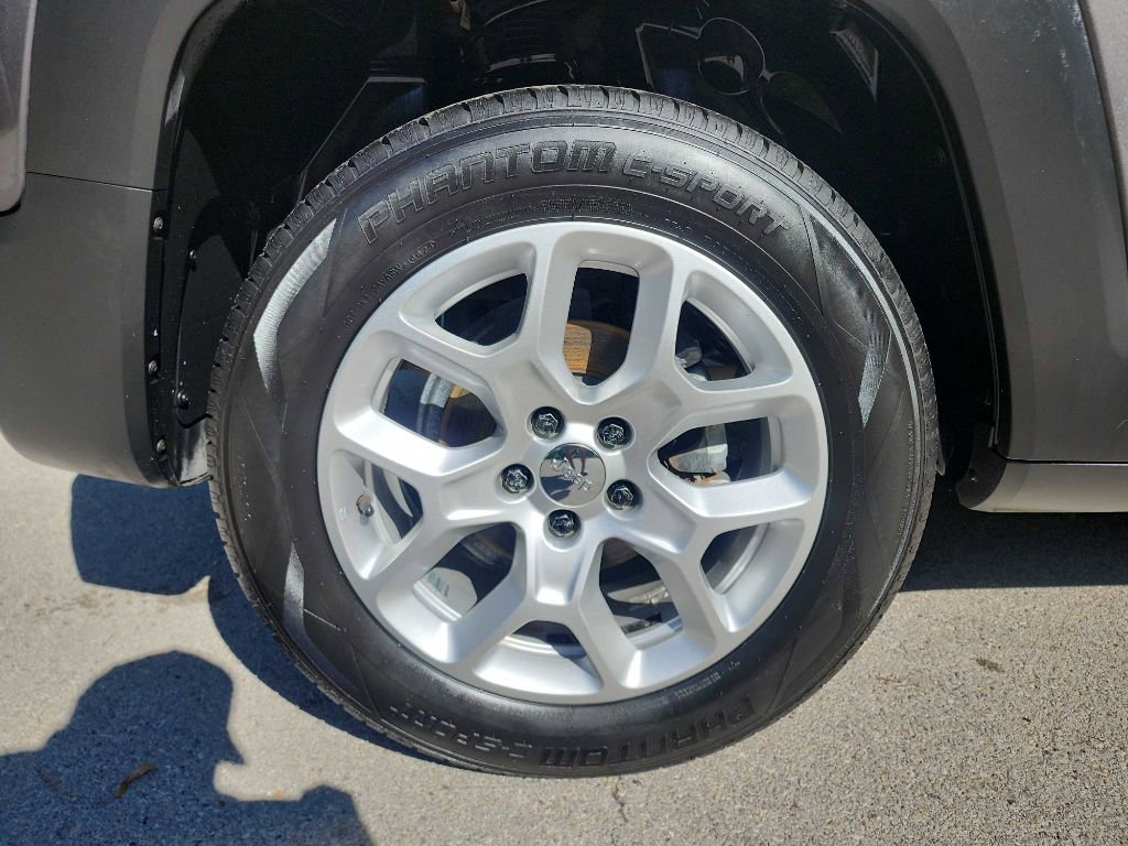 Used 2018 Jeep Renegade Latitude image 11