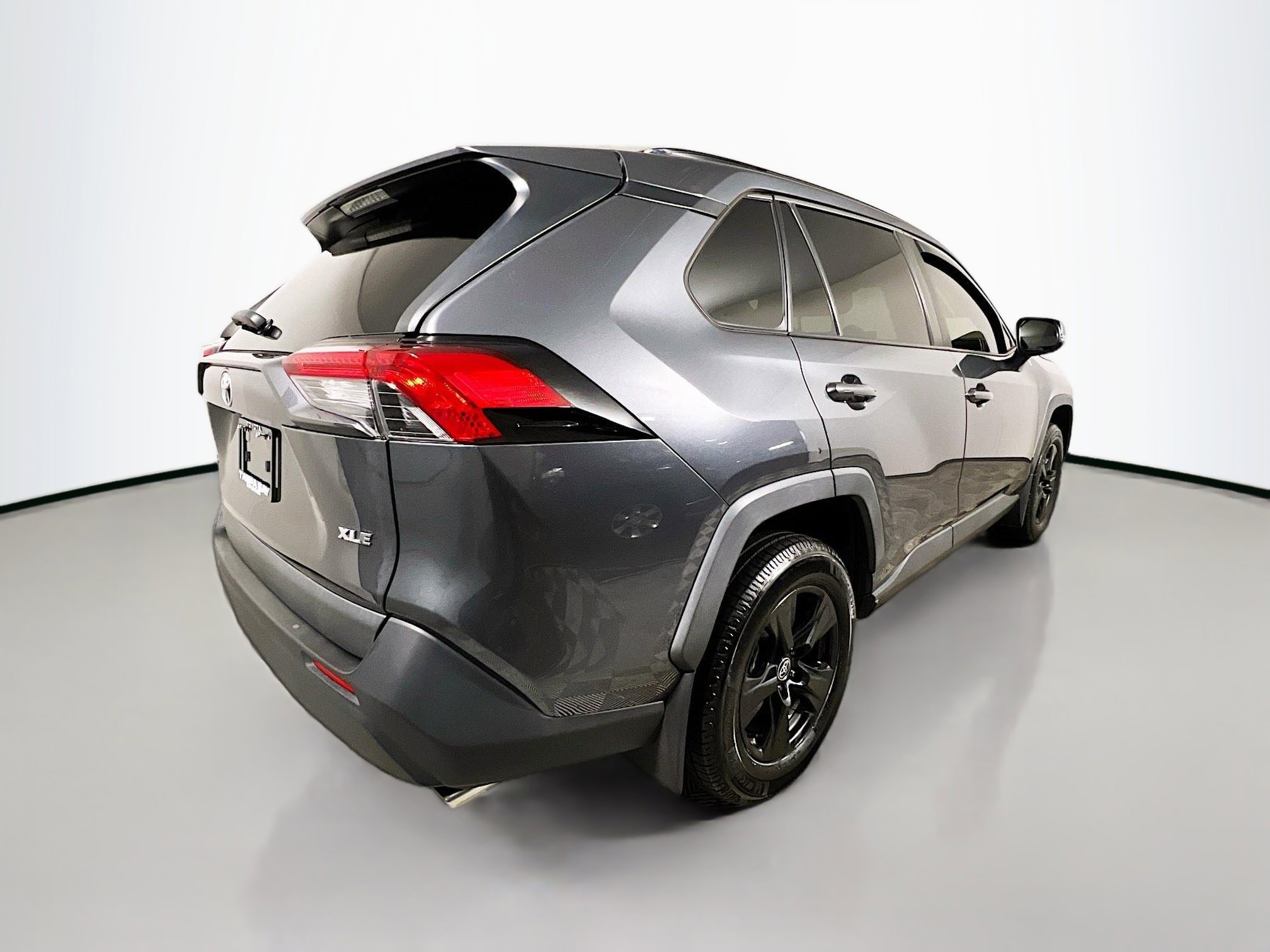 Used 2020 Toyota RAV4 XLE w/ Convenience Package image 4