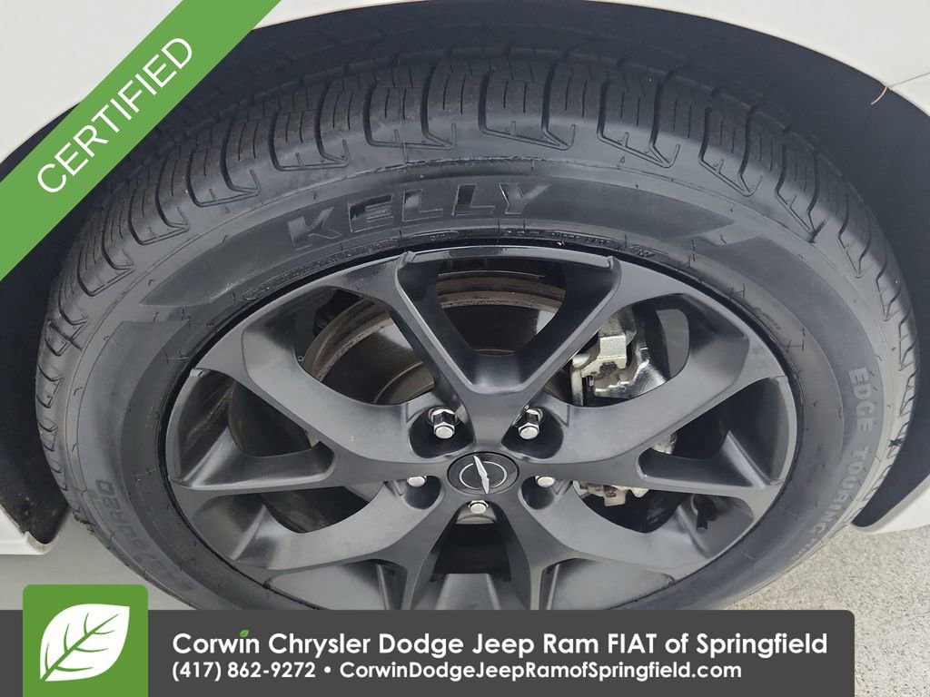 Certified 2025 Chrysler Pacifica Limited image 34