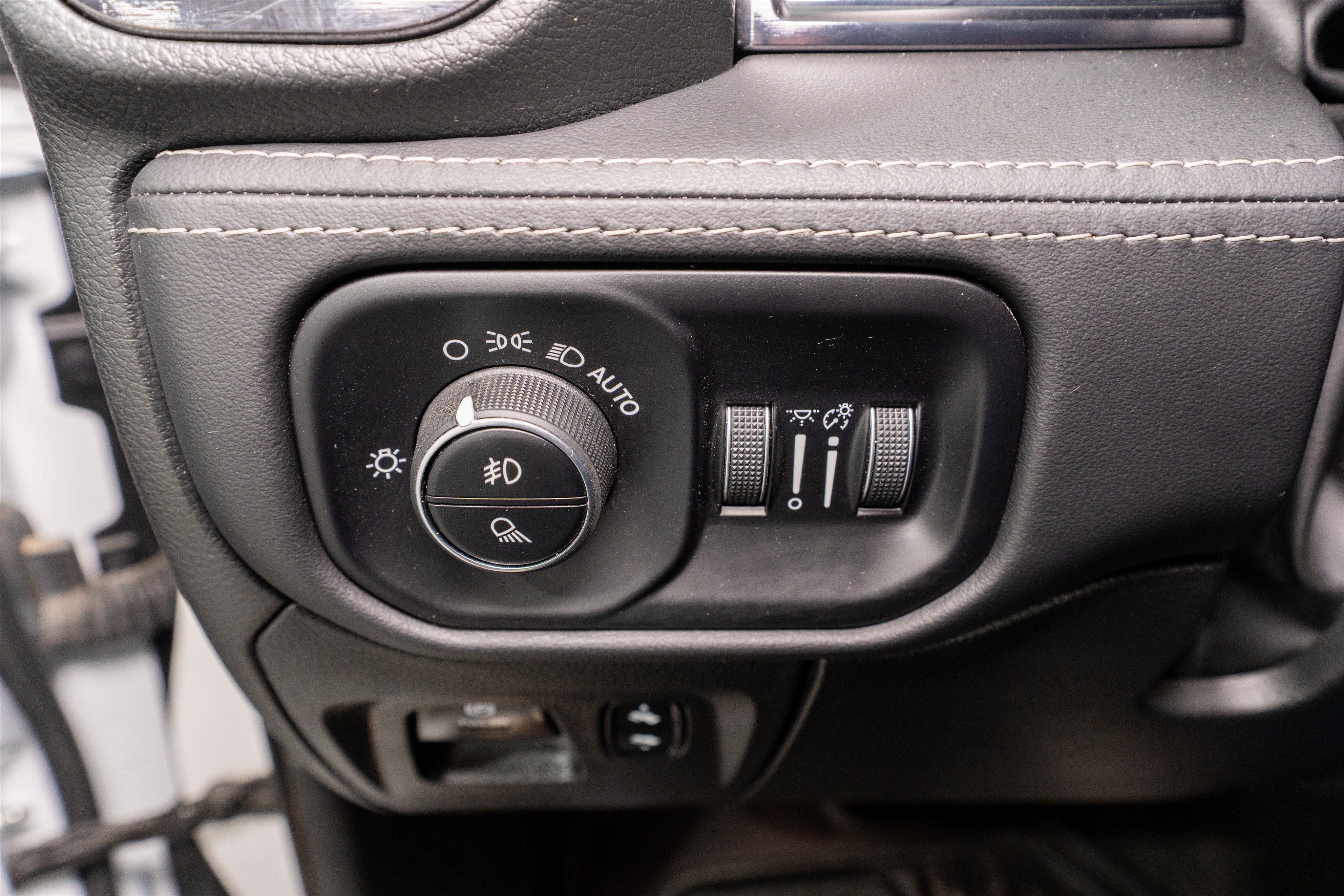 Used 2024 RAM 1500 Limited AWD/4WD image 32
