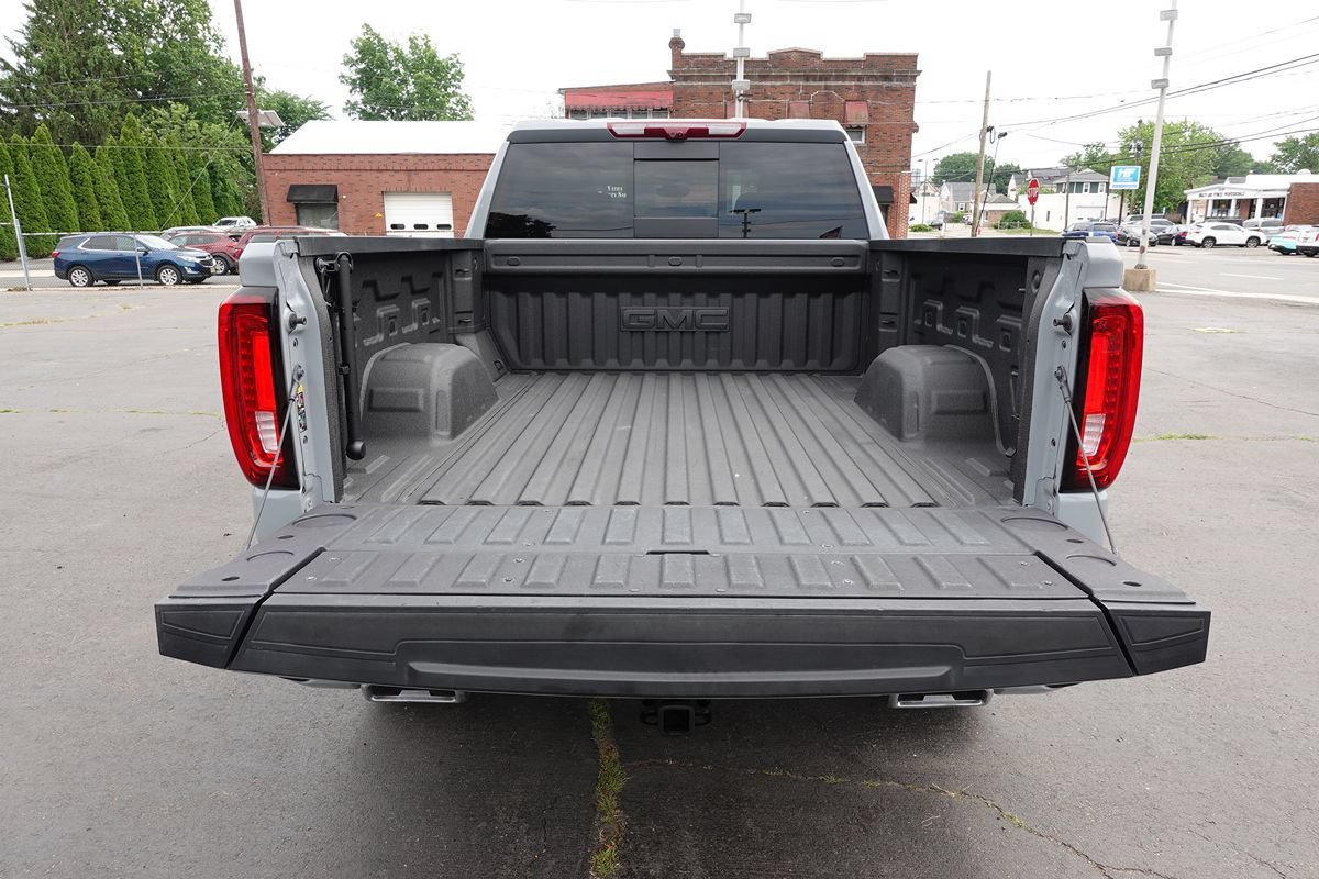 Used 2025 GMC Sierra 1500 AT4 w/ Technology Package AWD/4WD image 33