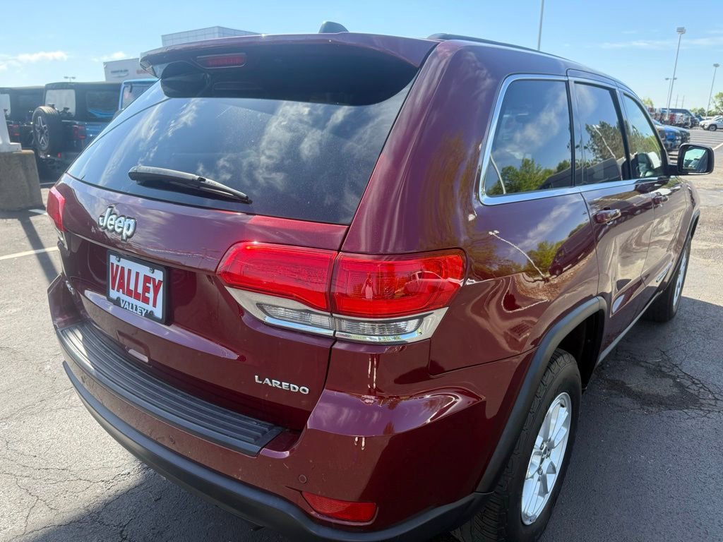 Used 2018 Jeep Grand Cherokee Laredo AWD/4WD image 3