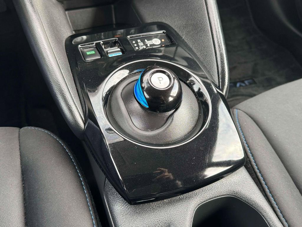 Certified 2025 Nissan Leaf SV Plus image 30