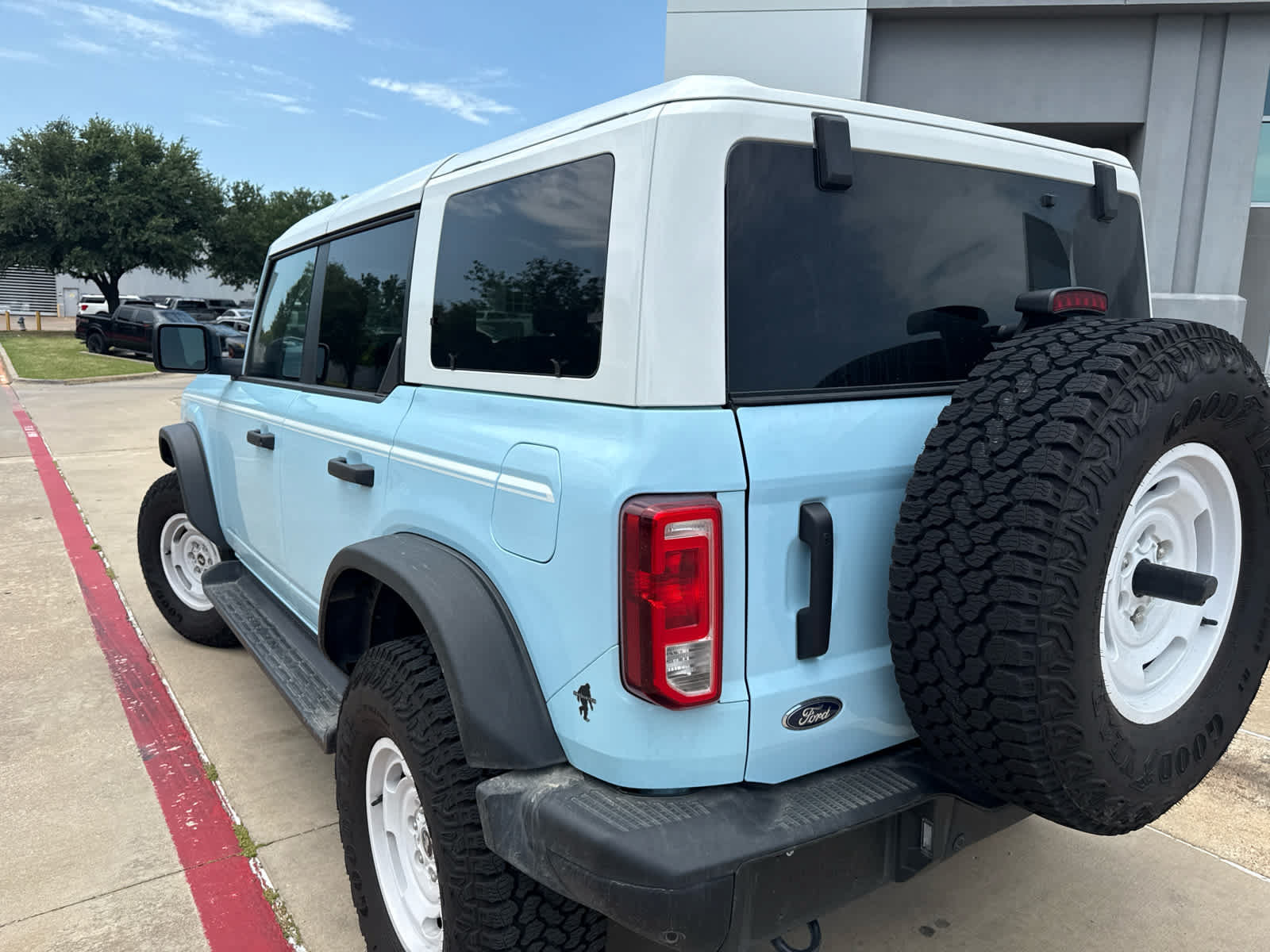 Used 2025 Ford Bronco Heritage Edition AWD/4WD image 11