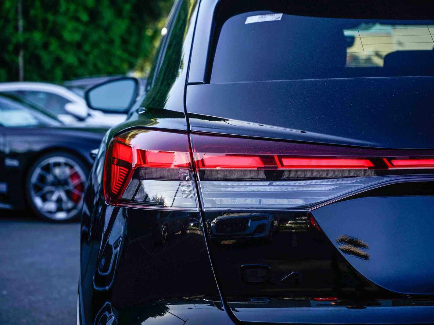 Used 2025 Audi Q4 e-tron Premium w/ Convenience Package image 9