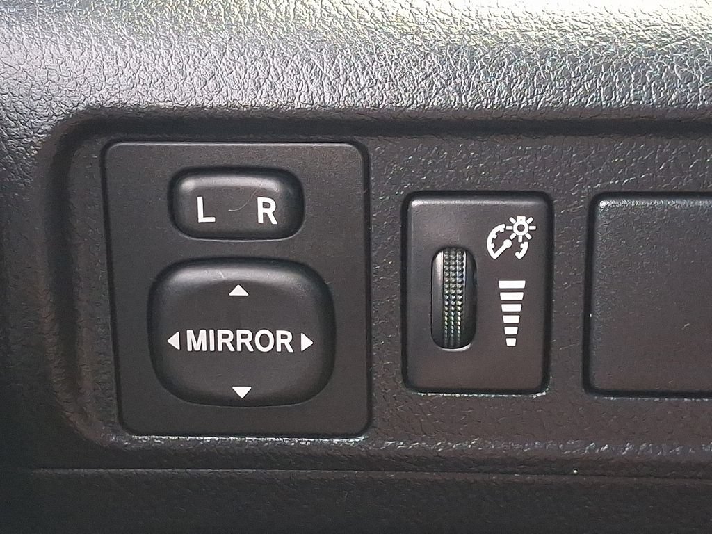 Used 2018 Toyota 4Runner SR5 AWD/4WD image 29