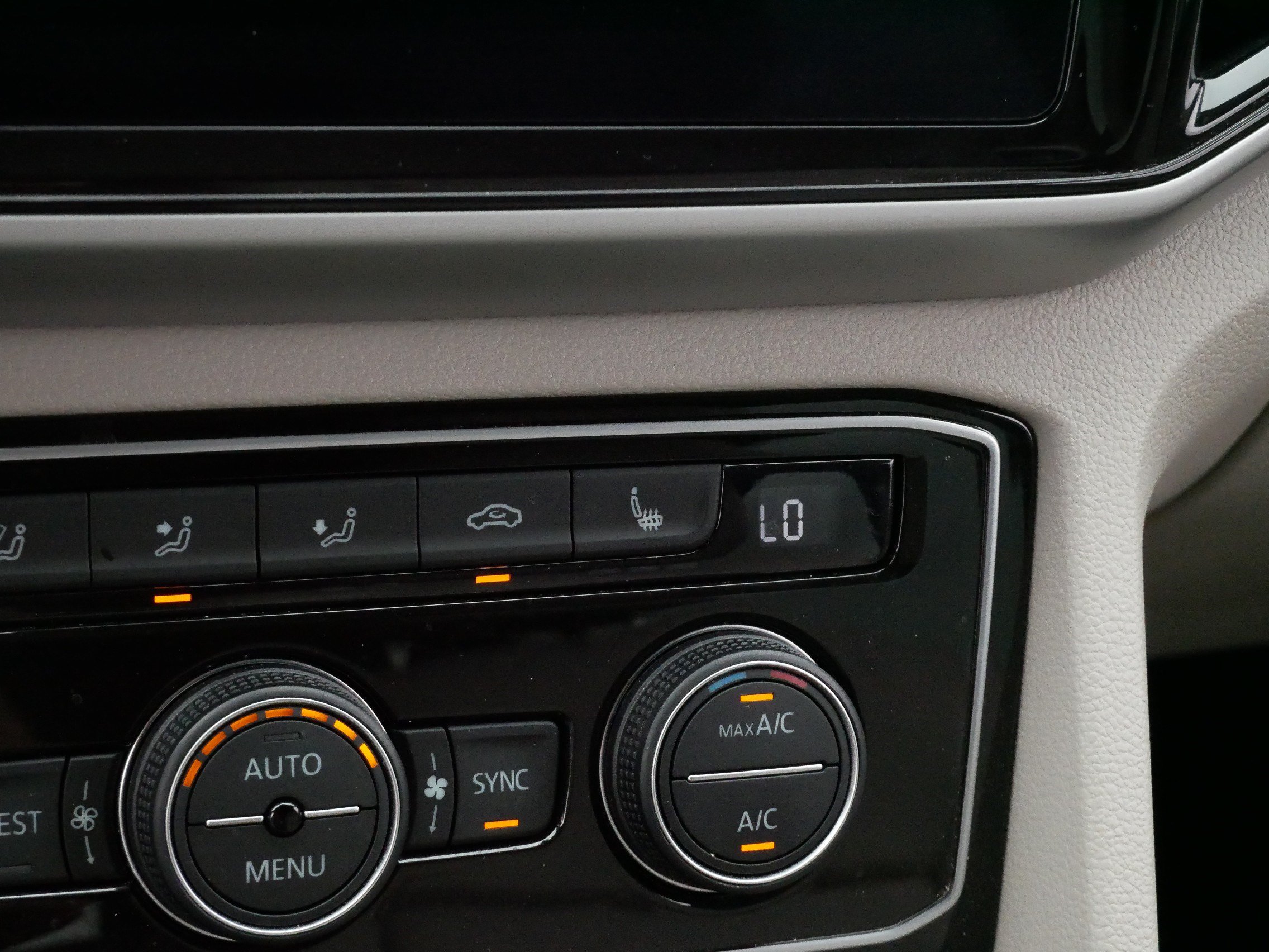 Certified 2023 Volkswagen Atlas SEL AWD/4WD image 30