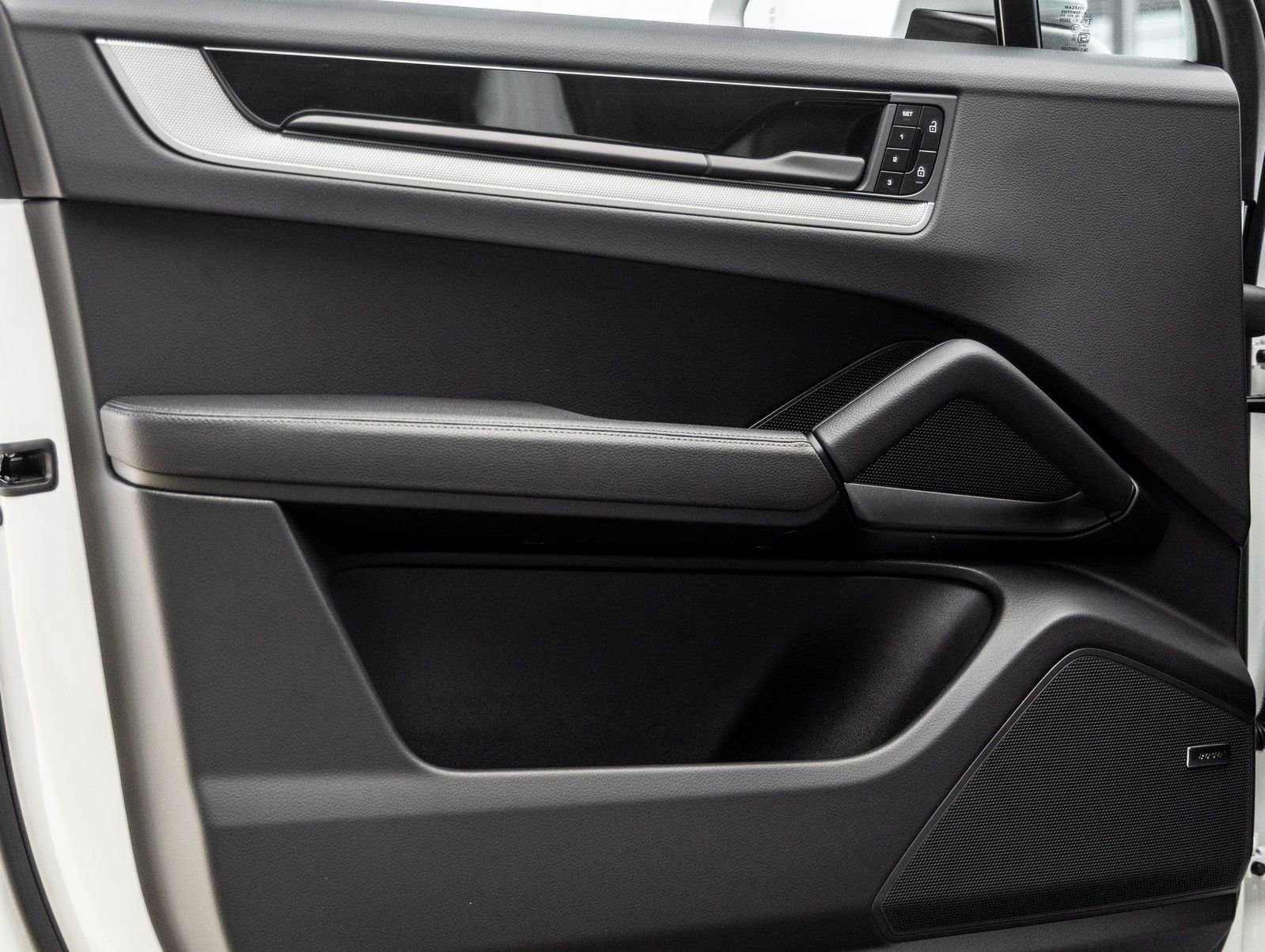 Certified 2025 Porsche Cayenne Coupe image 19