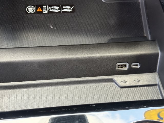 Used 2025 Chevrolet Suburban LT RWD image 26