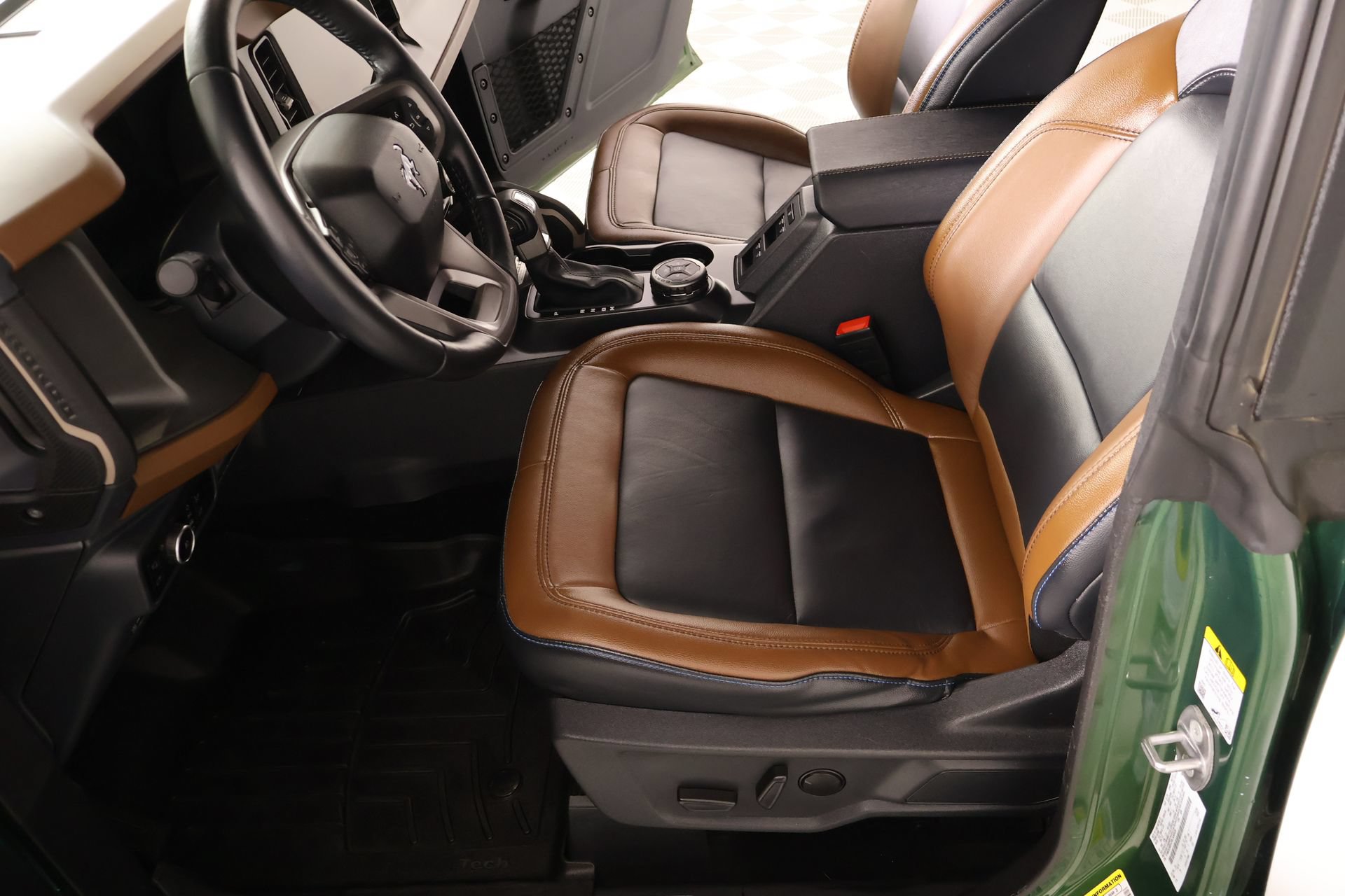 Used 2024 Ford Bronco Outer Banks AWD/4WD image 12