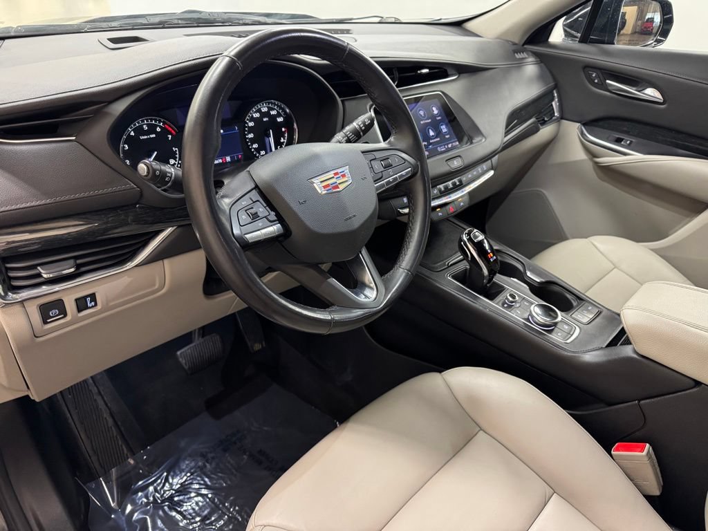 Used 2023 Cadillac XT4 Premium Luxury AWD/4WD image 17