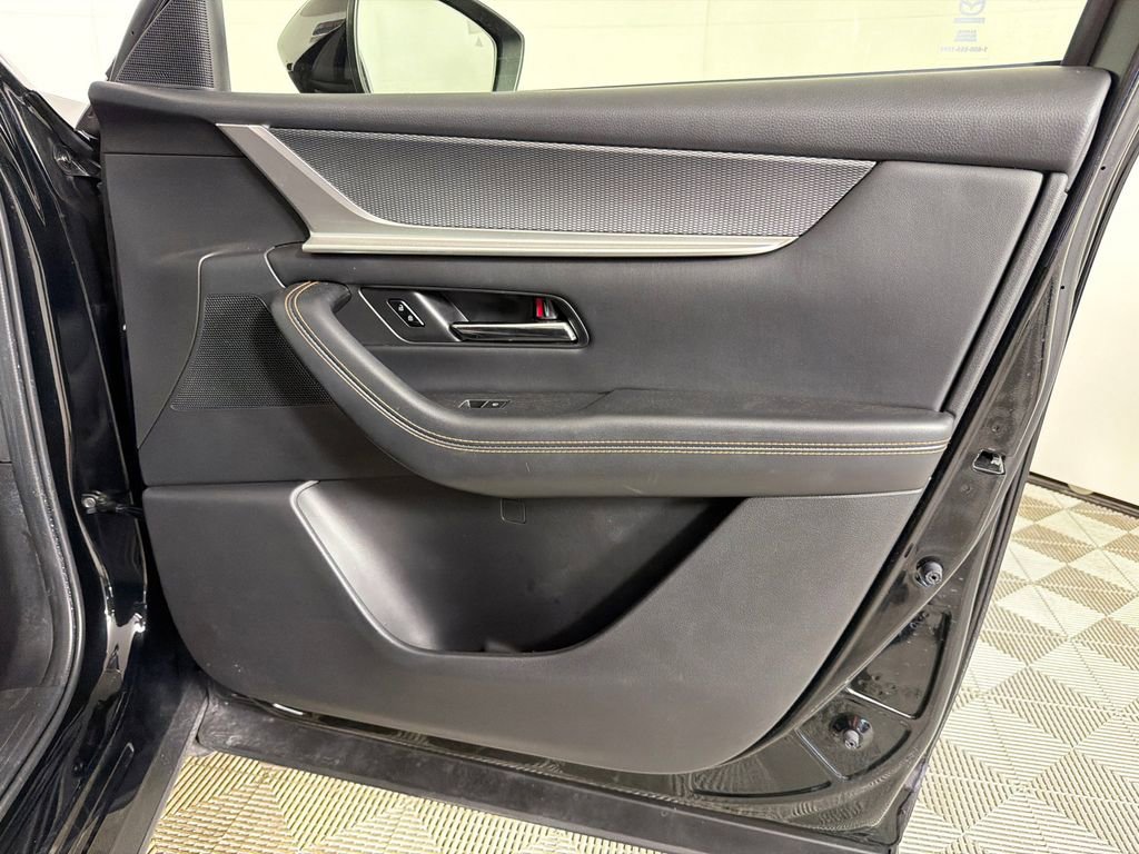 Used 2025 MAZDA CX-70 3.3 Turbo w/ Preferred Package image 15