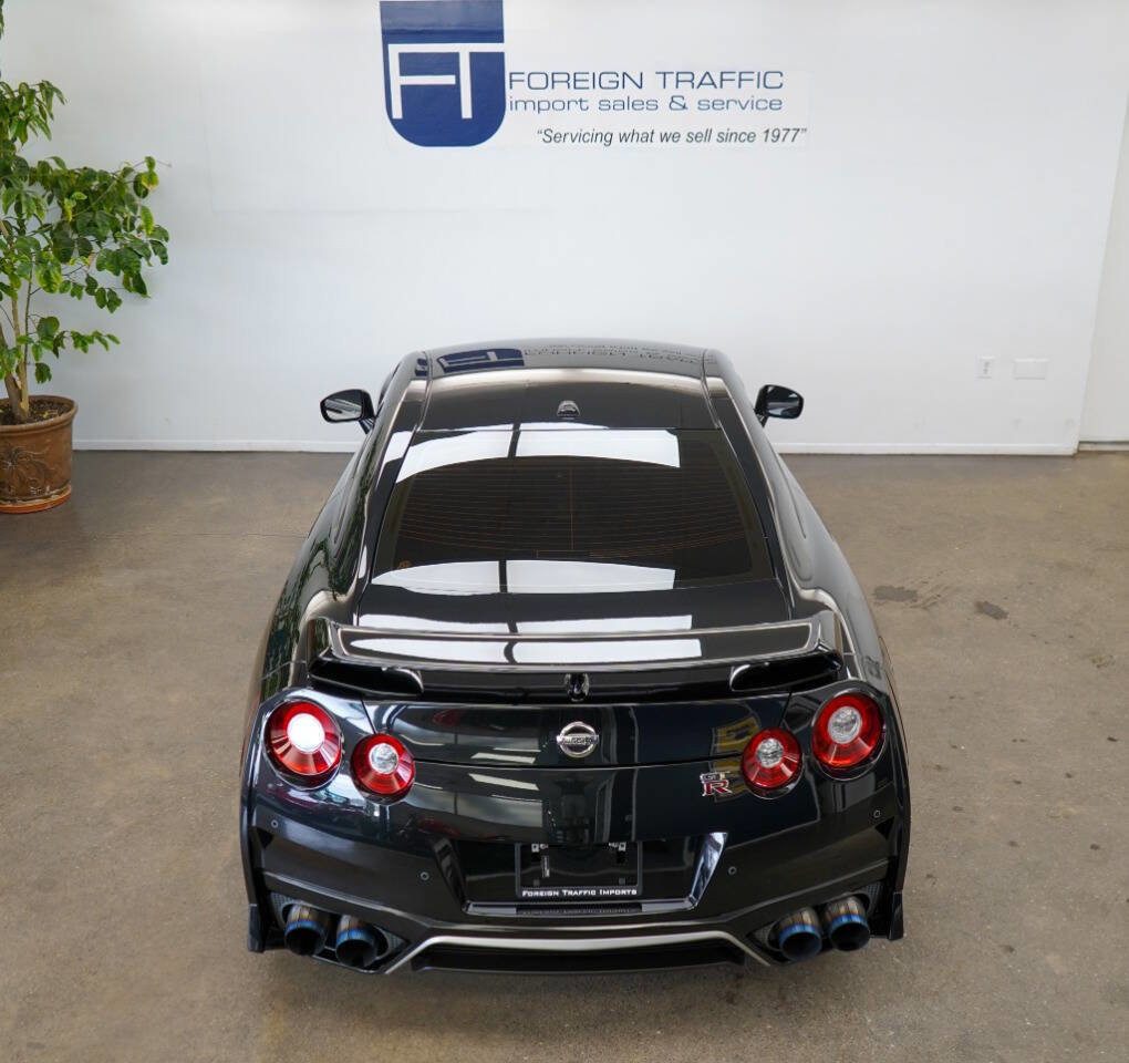 Used 2021 Nissan GT-R Premium image 31