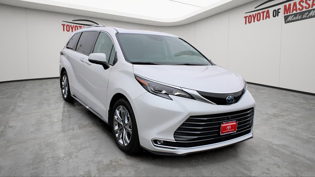 Certified 2024 Toyota Sienna Platinum image 6
