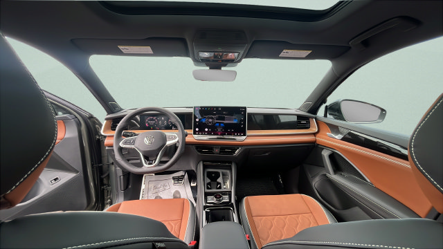 New 2026 Volkswagen Tiguan SEL R-Line AWD/4WD image 24