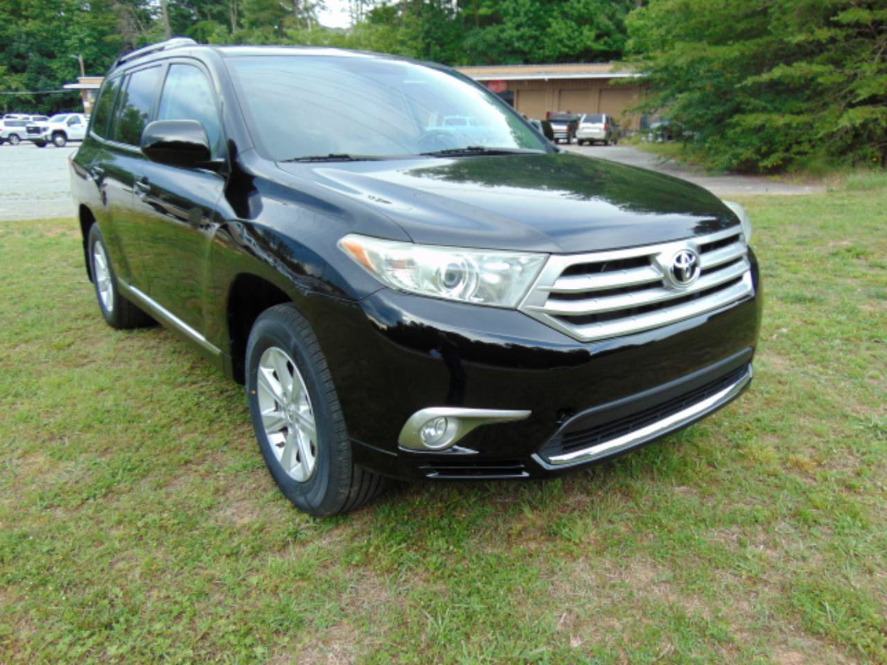 Used 2012 Toyota Highlander SE w/ Tow Pkg AWD/4WD image 2