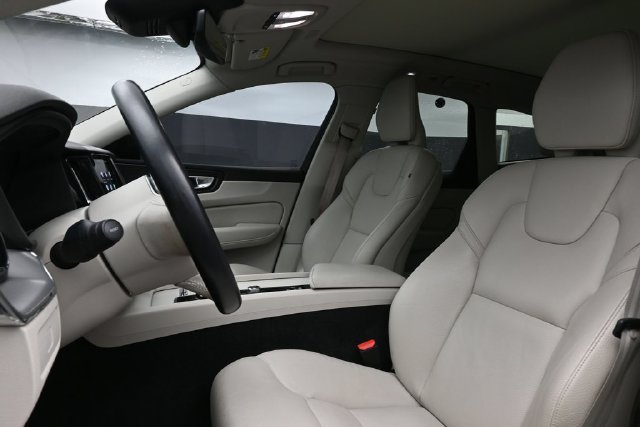 Used 2024 Volvo XC60 B5 Core w/ Protection Package Premier AWD/4WD image 10