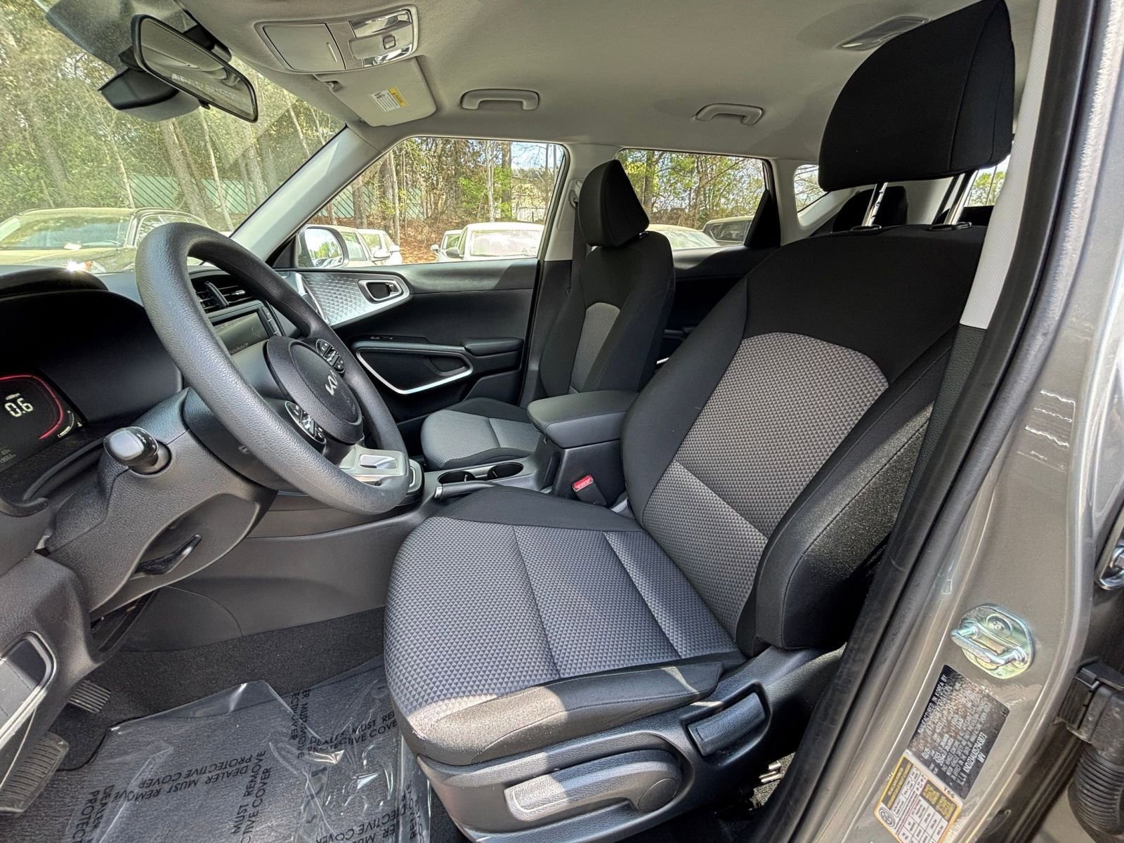 Used 2025 Kia Soul LX w/ LX Technology Package FWD image 36