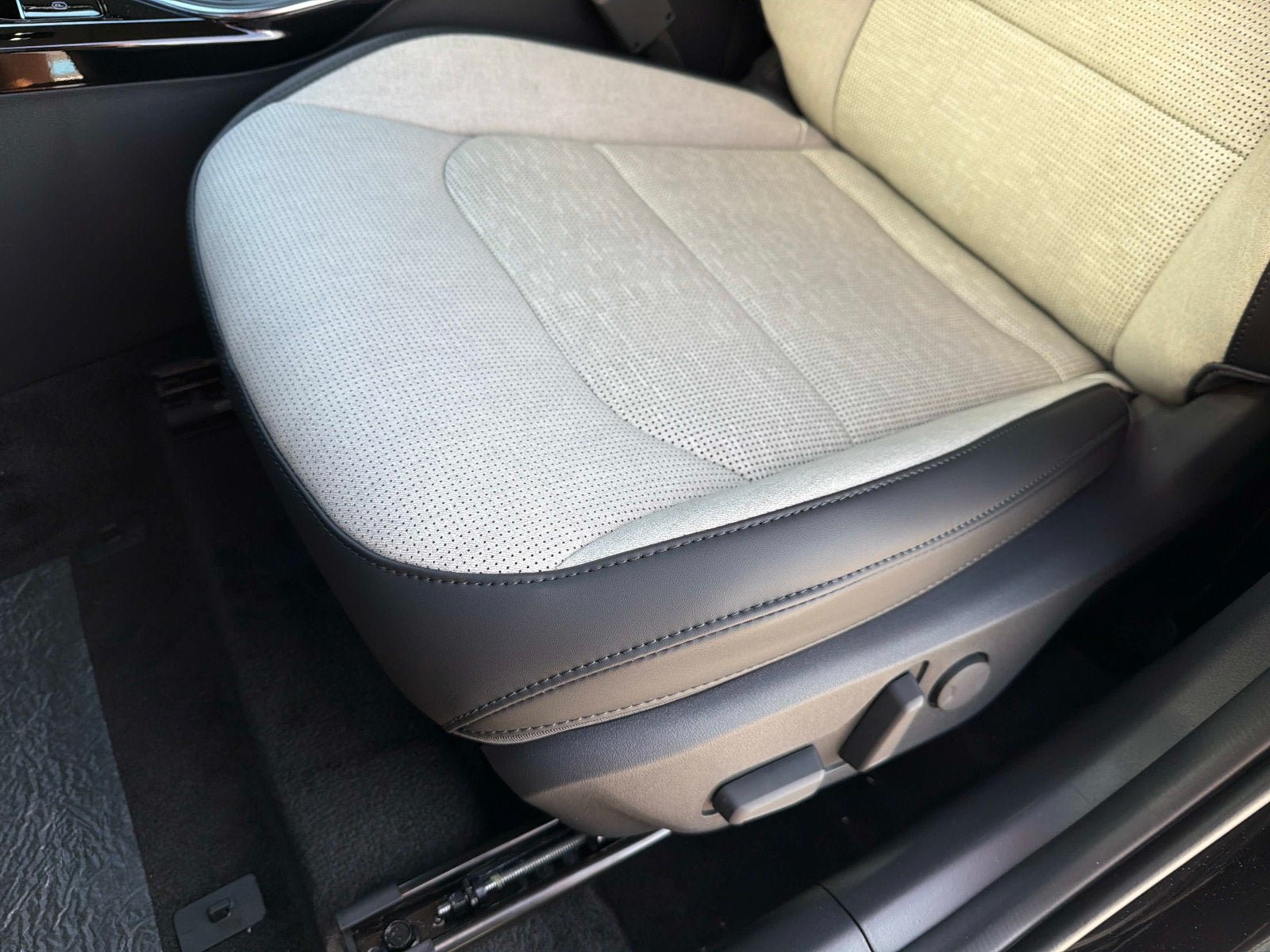New 2026 Kia Niro FWD image 16