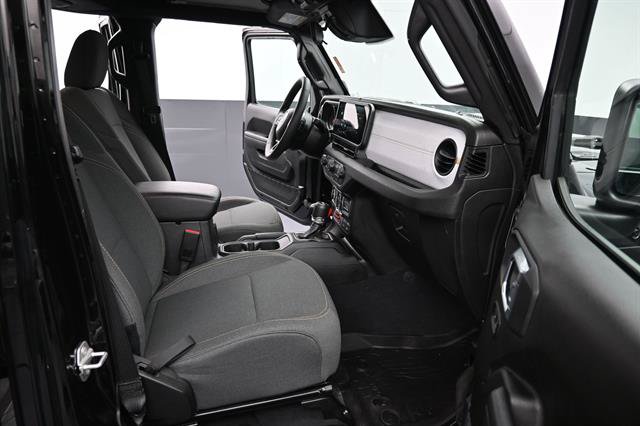 Used 2025 Jeep Wrangler Unlimited Sport AWD/4WD image 18