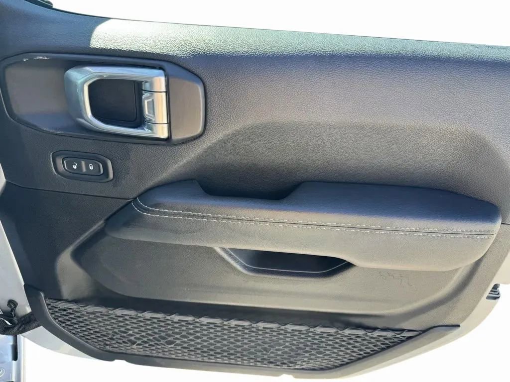 Used 2023 Jeep Gladiator Overland image 14