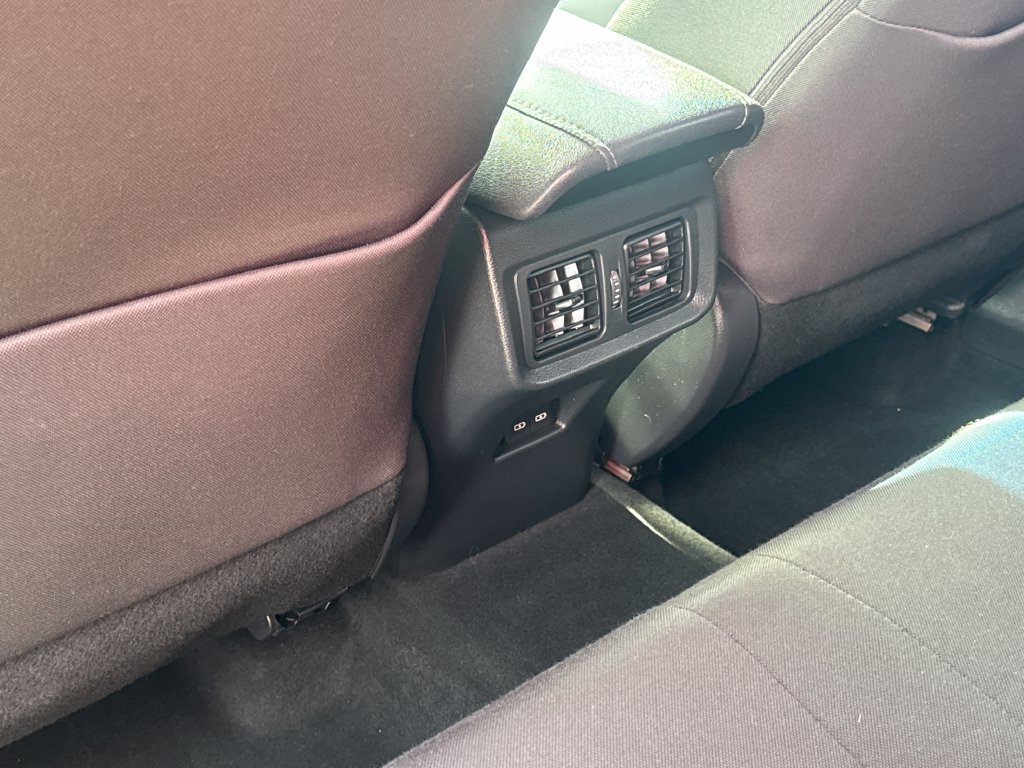 Used 2023 Toyota Venza LE AWD/4WD image 38