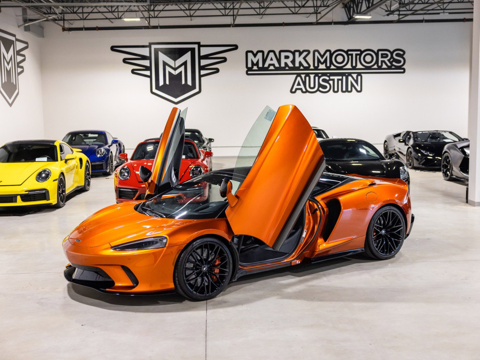 Used 2023 McLaren GT RWD image 1