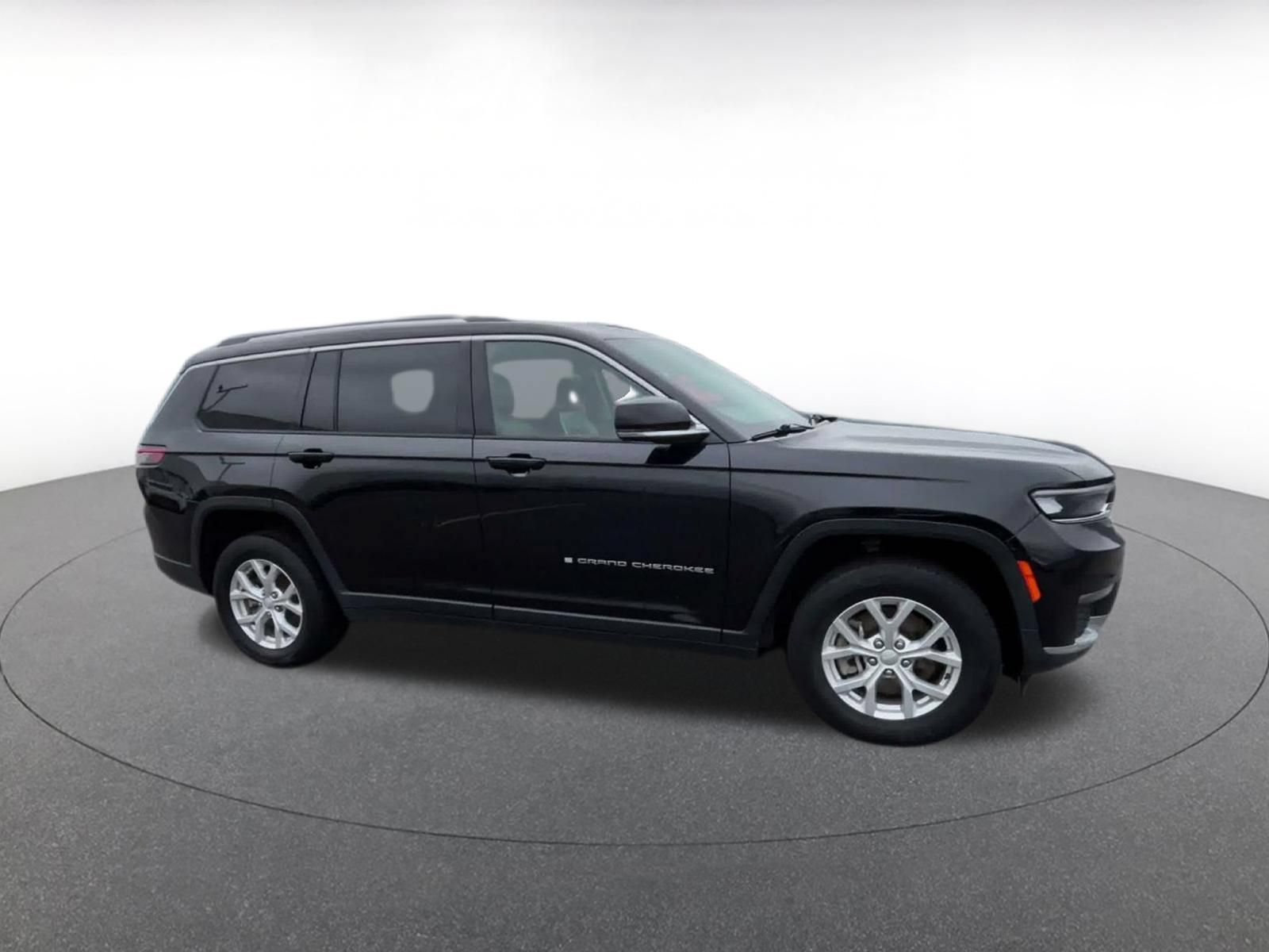 Used 2023 Jeep Grand Cherokee L Limited AWD/4WD image 2