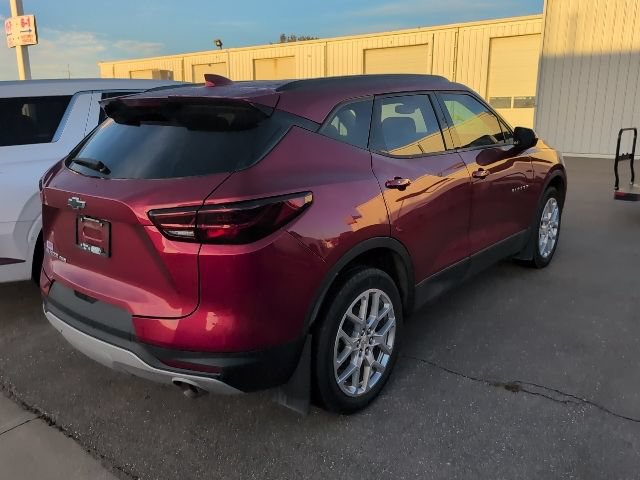 Used 2024 Chevrolet Blazer LT w/ Convenience Package AWD/4WD image 2