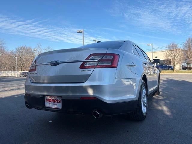 Used 2016 Ford Taurus SE FWD image 5
